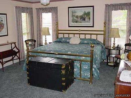 Red Bluff Cottage Bed & Breakfast Montgomery Room photo
